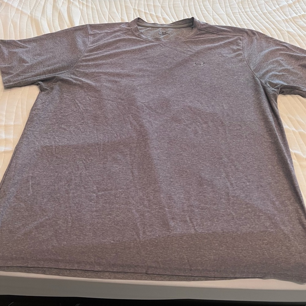 Men’s gray athletic Under Armour  t-shirt